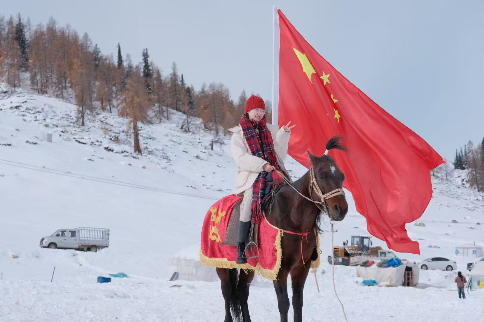 新疆阿勒泰雪地骑马